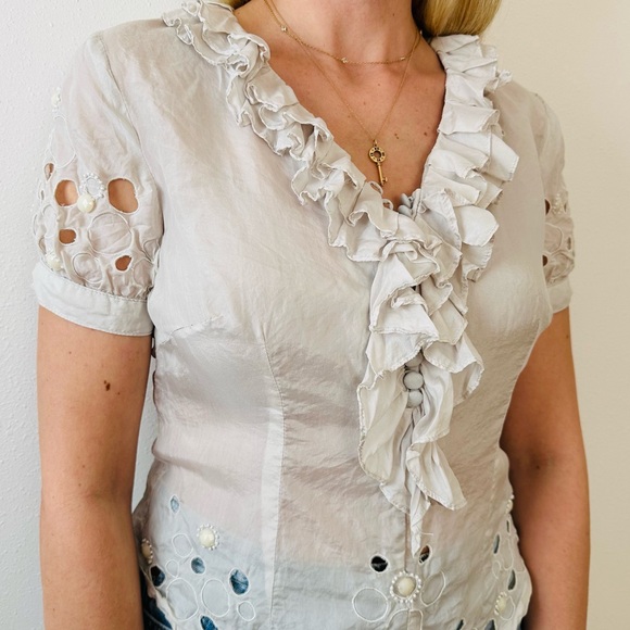 Chloe 100% silk light gray ruffled embellished blouse top - Picture 6 of 12